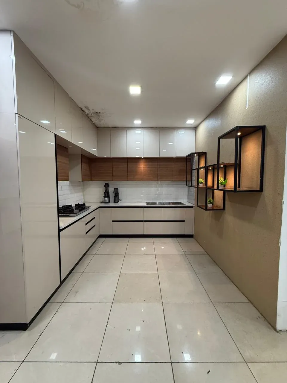 White and wood modular kitchen